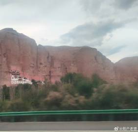 青海莲花山，莲花湖。<br />法尔寺附近的景区