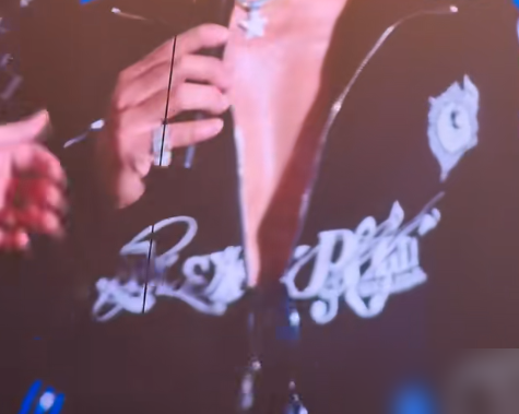 刘畊宏三公垫底被淘汰，三天后直接杀上周杰伦南京演唱会合唱《淘汰》。
这操作，太骚了。
他在《披荆斩棘2026》里队友把能力者秀让给他拉分，王传君部落全员排练都围着他转。结果个人火力值253，全场倒数第一，跟张卓尔一起走人。
专业歌手面前，健身教练的声乐底子确实不够打，这没啥好洗的。
但人家心