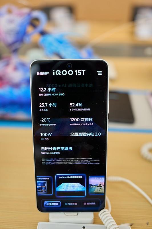 今天想着换手机，有两部预选备案，iQOO15t和iQOONeo11，两部价格差不多，不知道买哪部会更好？
