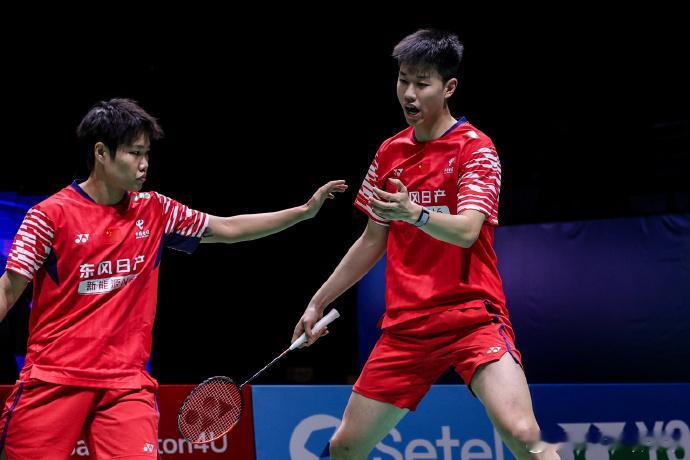 2026年新加坡羽毛球公开赛，冯彦哲/黄东萍 21-23、16-21不...