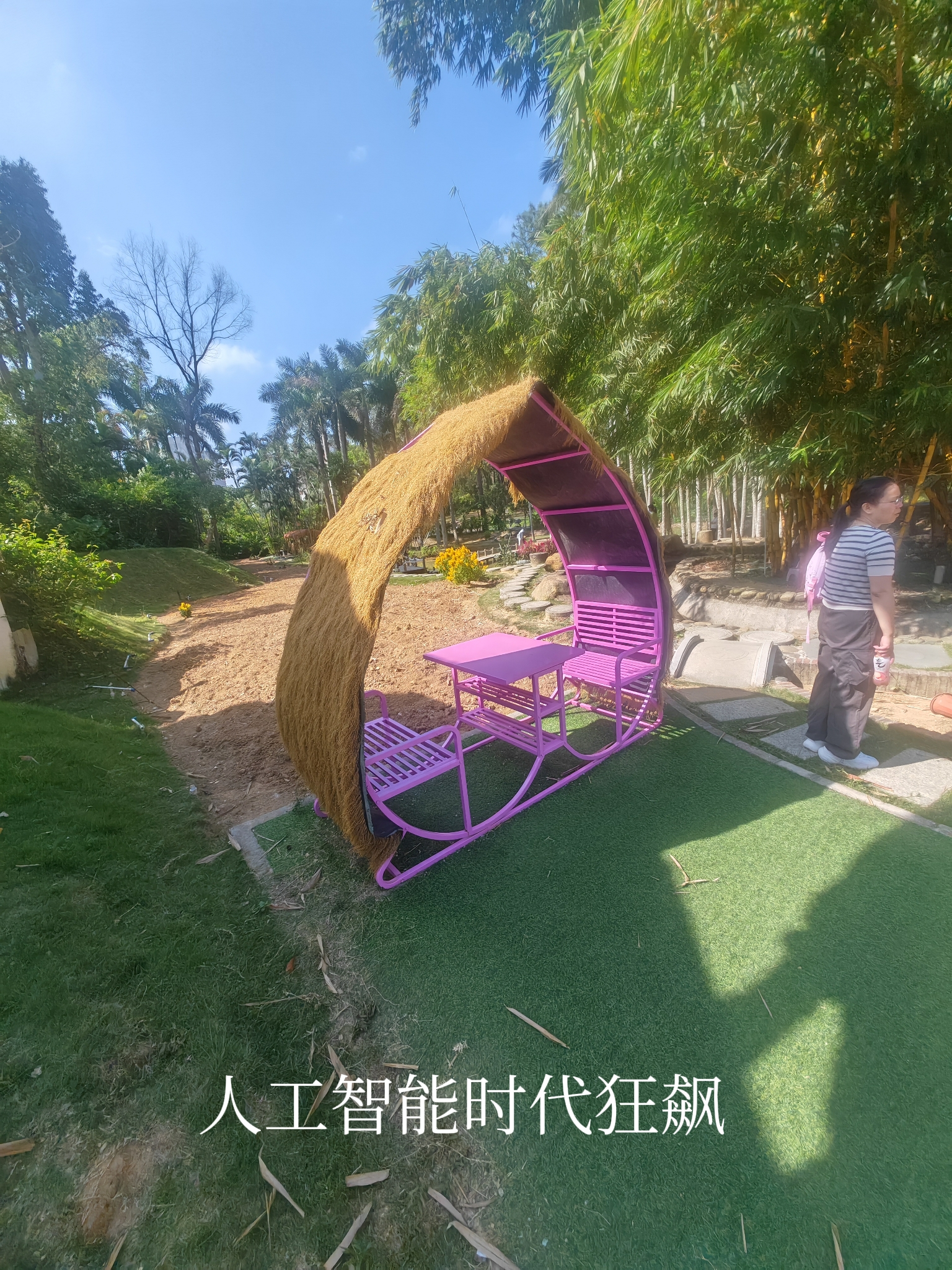自动驾驶技术能不能完全终结人工驾驶，我觉得至少几十年内根本不可能。
现在市面上绝大多数车还停留在L2级辅助驾驶，顶多能帮你做车道保持、自适应巡航，遇到施工路段、暴雨天、前面车突然加塞这种长尾场景，机器的反应速度和临场判断根本比不过老司机。就算是已经落地的萝卜快跑，也只能在划定的城区范围跑，极端复杂路