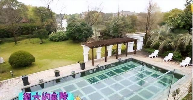 两亿别墅自己买，公司自己开，不生娃也幸福，13年被唱衰却没办婚礼，名下企业全部注销，37岁沈梦辰的壕跟老公没关系
有路透放出沈梦辰在上海佘山的房子，独栋别墅带超大庭院和私人泳池，地上三层地下一层，四名工作人员打理日常起居，业内估值接近两个亿。评论区果不其然又炸了，一堆人说“嫁得好就是 ​