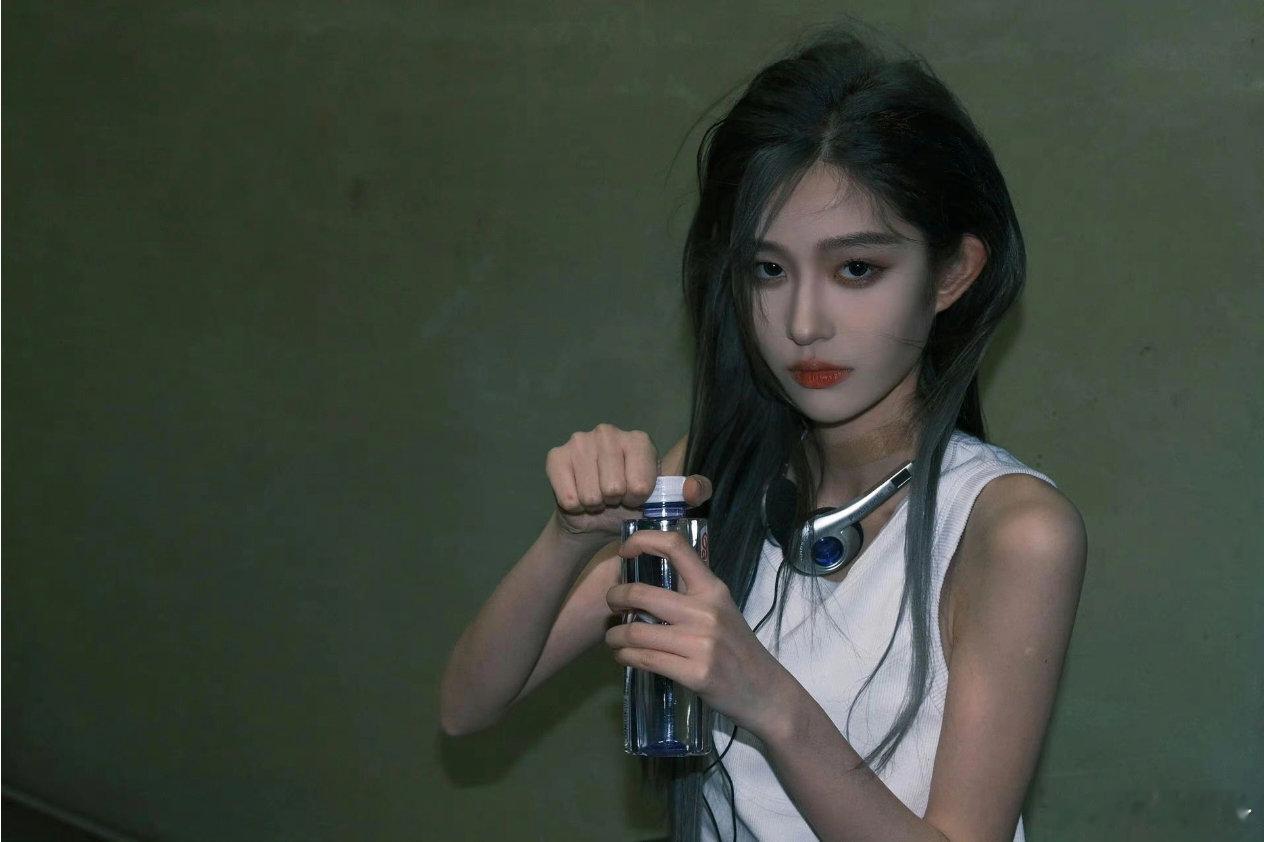 #王奕[超话]#
就只看了你一眼
          就已确定了永远
百年修 同船渡
          千年修得共枕眠 ​