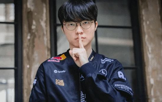 【#Faker三征亚运谈中国队缺席影响#，#Faker说亚运缺少中国对手韩队占优#】九月二十六日，Faker抵达名古屋后接受媒体采访，就中国队未参与本届亚运会英雄联盟项目一事作出回应。他指出，在缺少中国队这一强劲对手的情况下，韩国代表队的整体实力确实在本届赛事中处于相对突出的位置。但他随即强调，正 ​