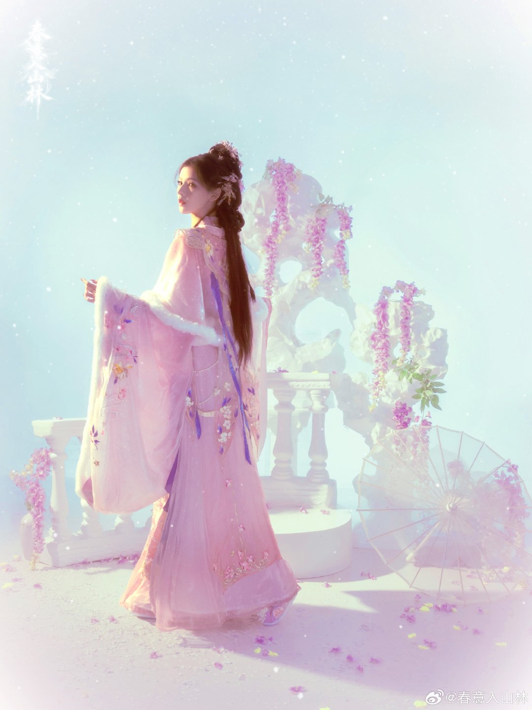 坠入一场紫藤花的梦境💜

#张予曦# ​ ​