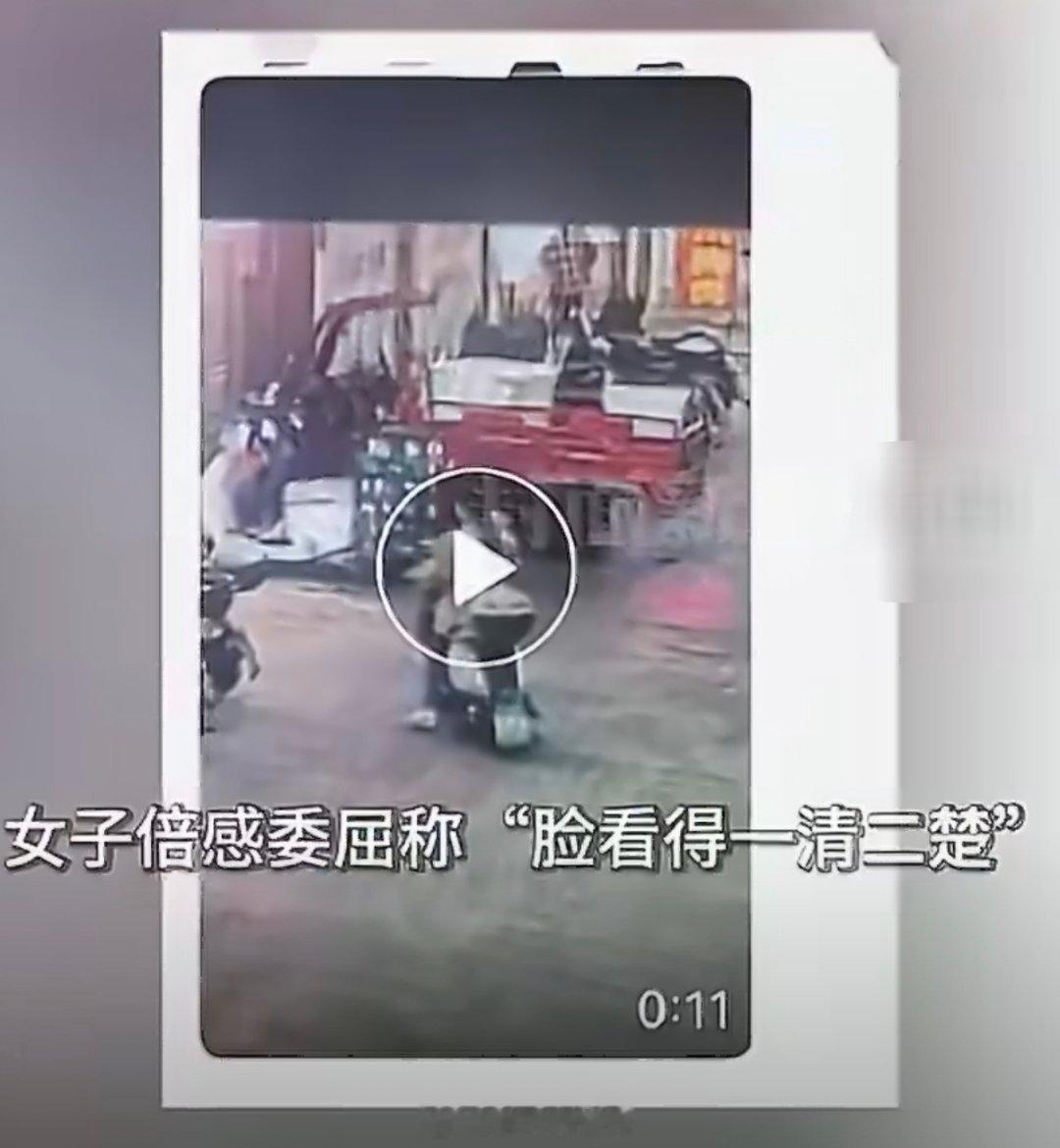 #女子换支付方式被商家污蔑逃单##女子回应被误会逃单遭辱骂已报警#
额，老板不核实清楚就散播视频啊？直接就冲？
桂林女子买牛肉丸，微信余额不足取消付款，改用支付宝付完42离开。商家只听见微信取消提示，误以为顾客逃单，直接把监控发到顾客群、朋友圈，公开女子画面，群里网友纷纷指责她吃白食。

 ​