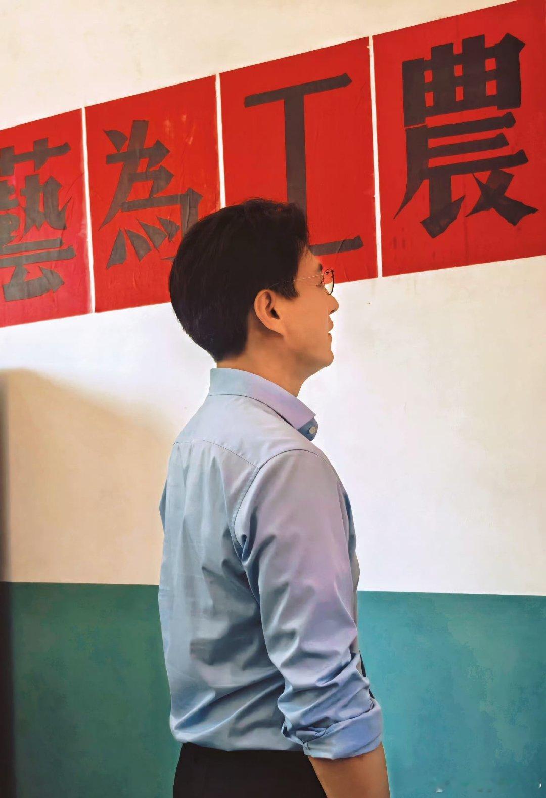 #靳东[超话]#  这人是不是从英国回来之后就没出现过了[思考] ​