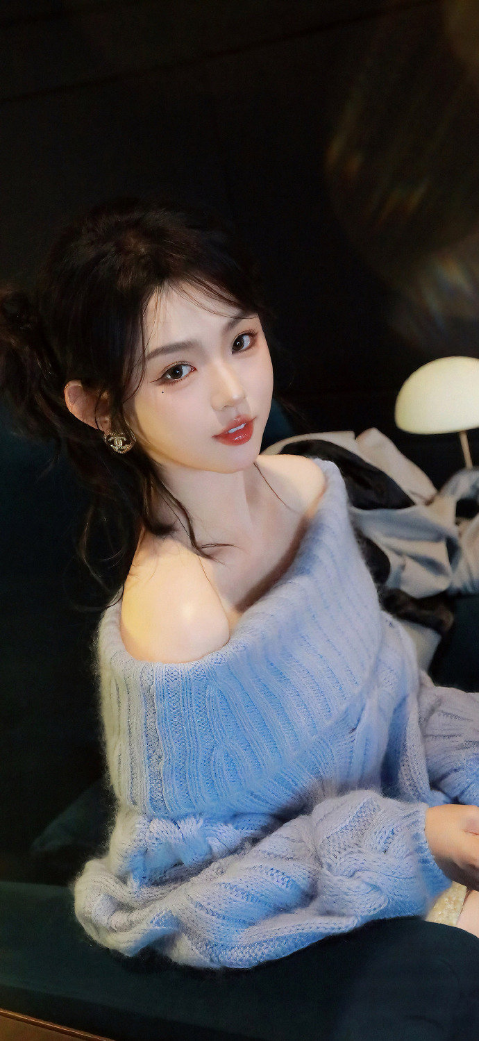 ◽ 𝐒𝐡𝐚𝐫𝐞 | 李柯以壁纸：颜值爆表的氛围感美女，一眼心动