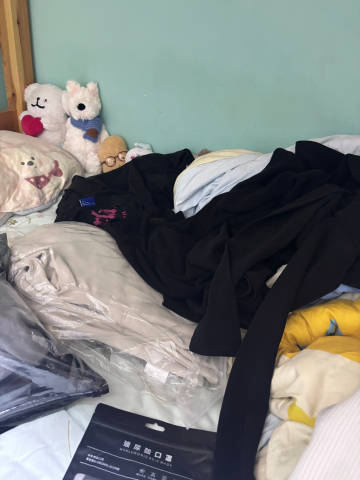 开心啊开心啦啦啦啦啦 妈妈买了很多新衣服给我啊 从酷酷的要变成气质女人...