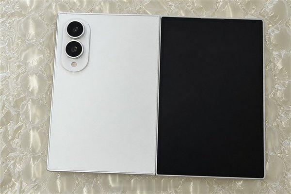 三星Galaxy Z系列阔折叠新纪元：三机齐发重塑移动体验  发布时间...