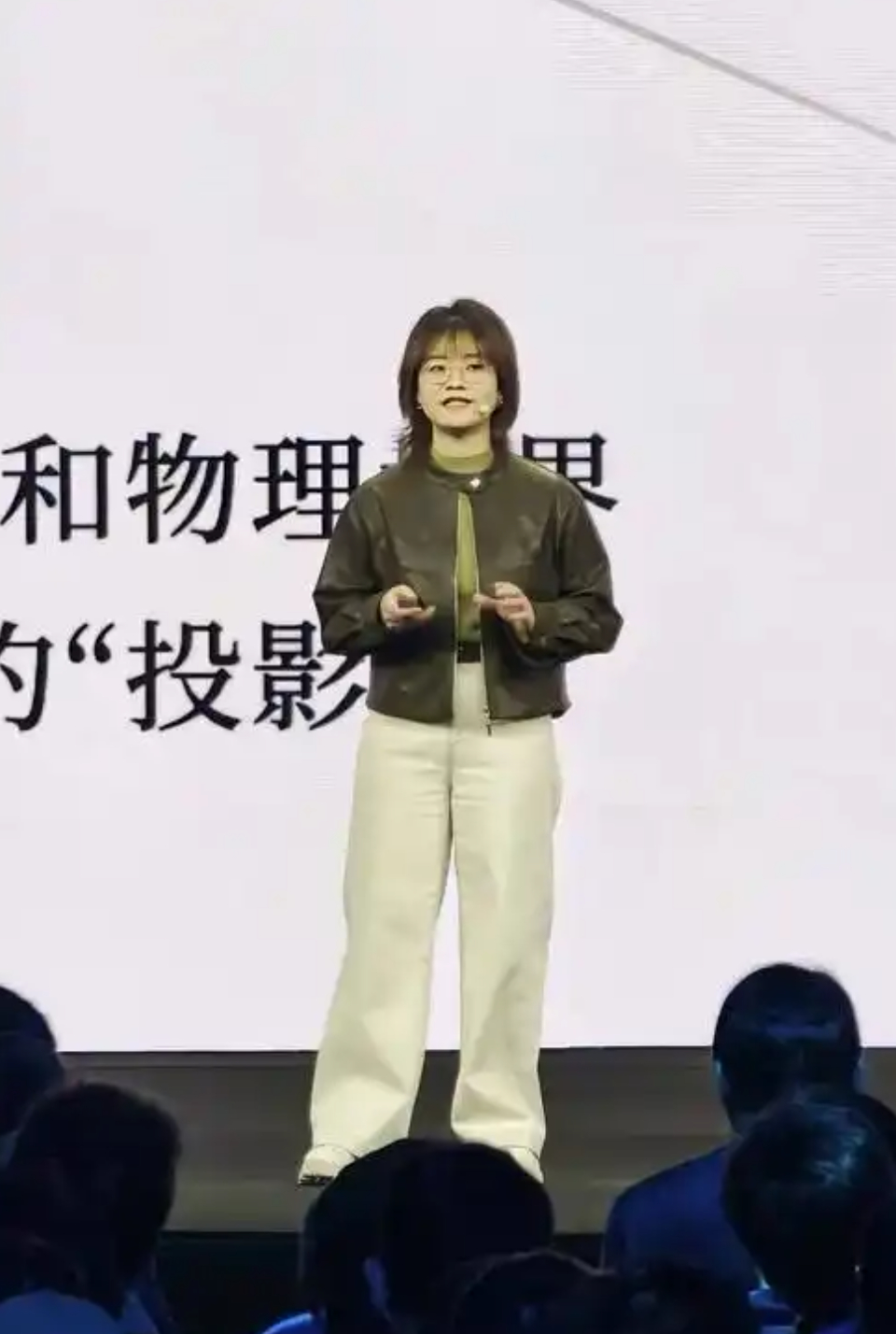 【#罗福莉31岁登顶小米最高职级#！晋升22级，同日MiMo双模型上线】

近日，小米对内发布晋升名单，31 岁的小米大模型团队负责人罗福莉晋升至 22 级，还有若干其他业务负责人也获得了晋升。接近小米的人士称，22 级已是小米职级体系的最高级别，继续晋升主要体现为职务变化。

当天， MiMo 发布 MiMo-V2 ​