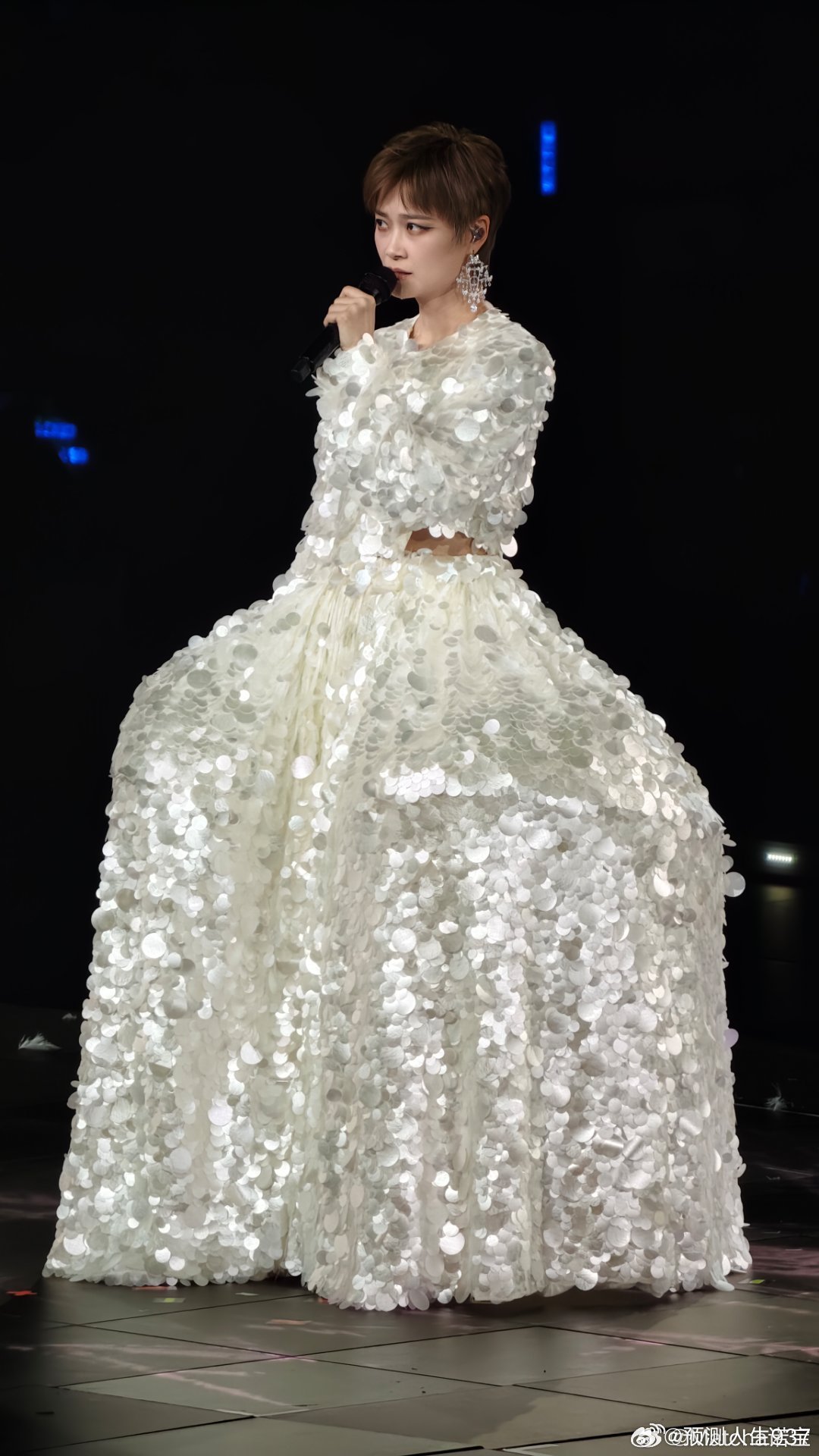 李宇春八字 甲子、丁卯、癸卯 目前壬戌运，明年2027丁未，容易为了钱发生纠纷矛盾 ​​​