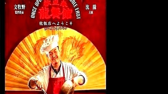 汤唯、孔刘、裴秀智同台，在韩国本土只卖了62万人次，亏得底掉，观众全在嫌节奏慢、太矫情。

结果到了日本，只开16家影院，连字幕都没配放原声，硬生生被影迷二刷三刷拱出了2亿日元票房，直接当神作供着。

韩国人看电影要剧情，日本人看这部纯冲着孔刘和朴宝剑去。

如今孔刘转头去跟宋慧乔拍800亿大制作，