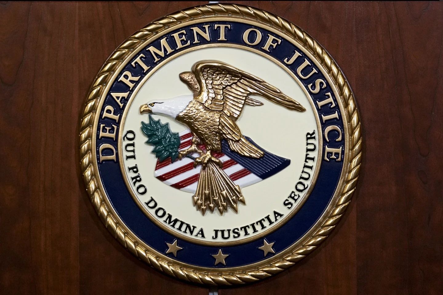 【司法部警告华州选举官员：若不禁止非公民投票或面临刑事起诉】联邦政府7...