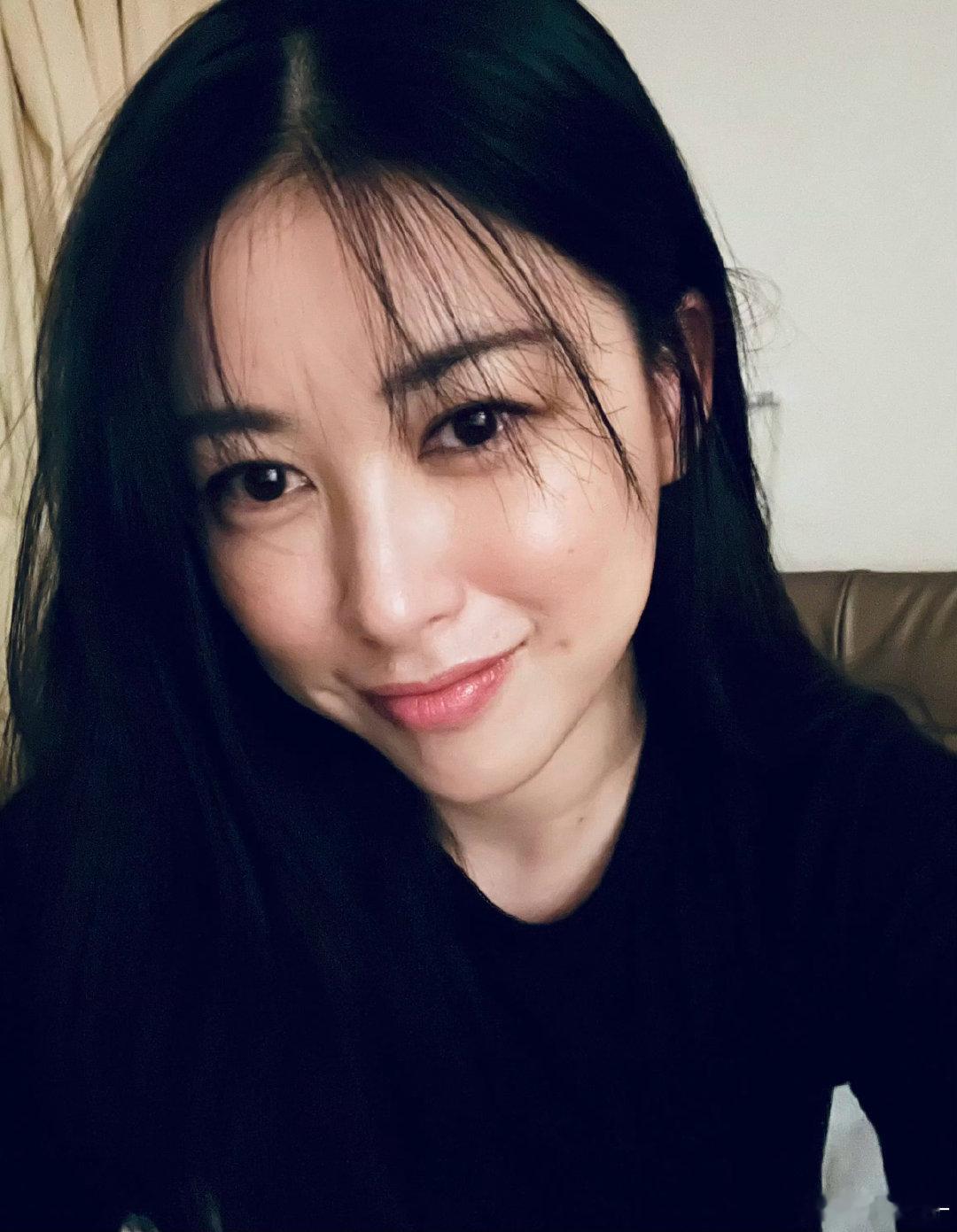 #朱珠[超话]#  这个就是我的女朋友呀 很萌对吧。​