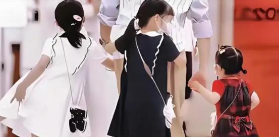 谢娜女儿照曝光，张杰基因太强大被吐槽 ​