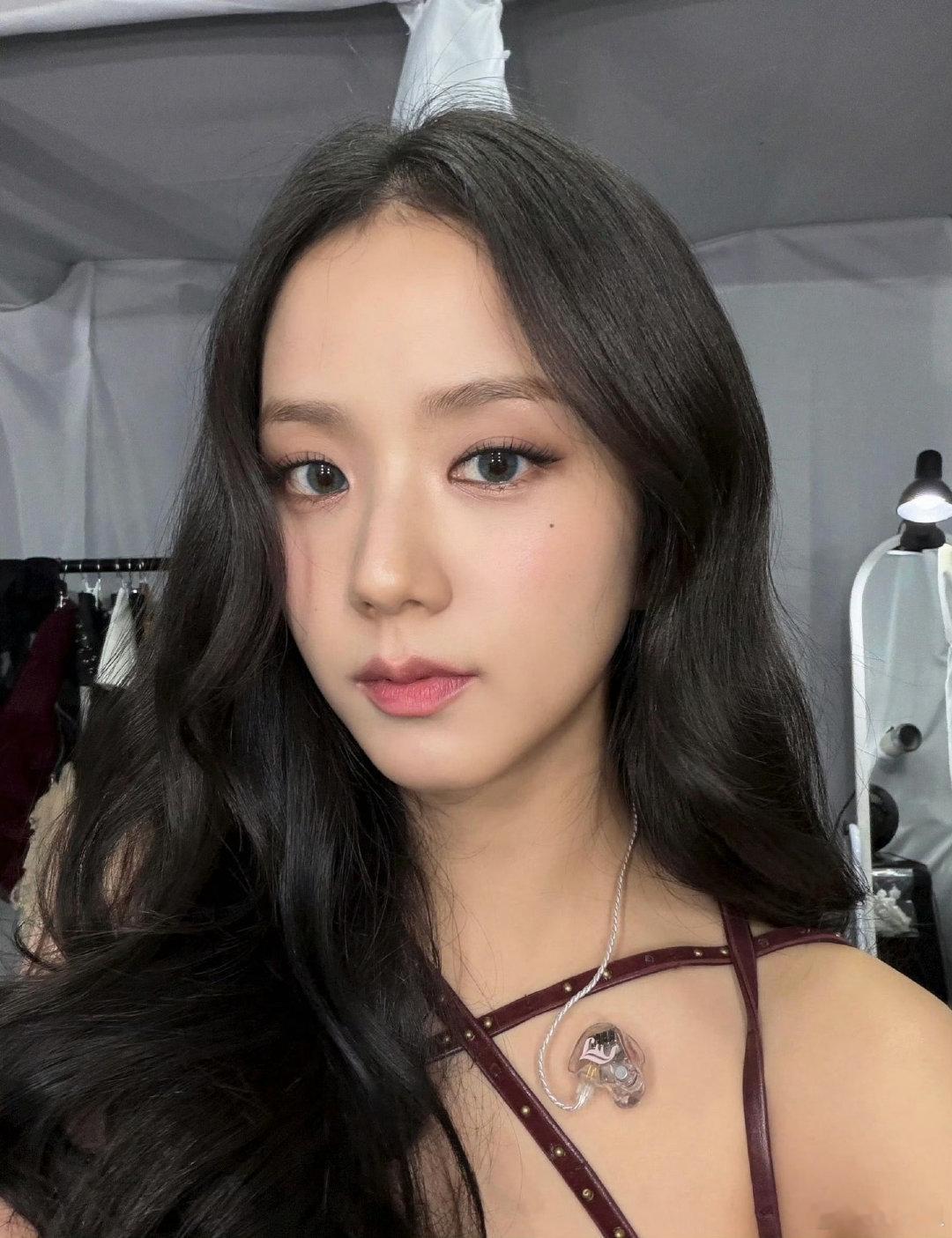 #kimjisoo[超话]# “你在就好了”#金智秀# ​
