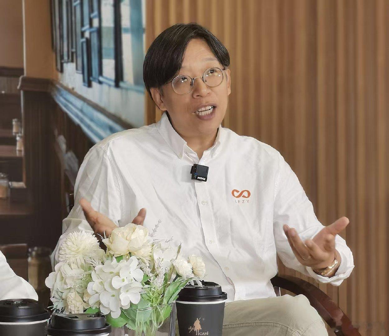【评论区】
上期做社区食堂的直播，自以为说了句公道话：老年人要体谅街道与年轻人，结果引来广大“红老兵”的口水，当然逻辑是“单二”的：你也会老的&你父母也是老人，更有人狠话不多：我举报你！
911事件25周年，有人感概：“终于少了很多活该的留言”，听说评论区也可以雇佣，一句宽慰抵冲一代拉黑。#社区食堂##直播##评论区##日常分享[超话]#