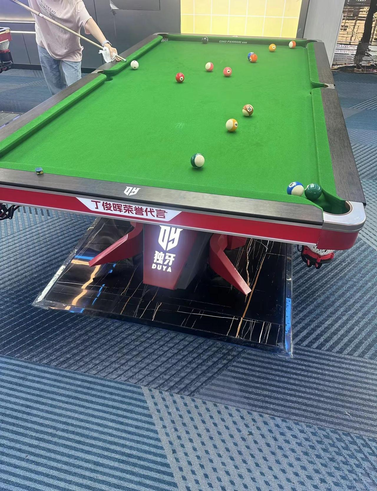 最动人的情话，其实是“我打得不好”。 那8000万根球杆背后，藏着同一...