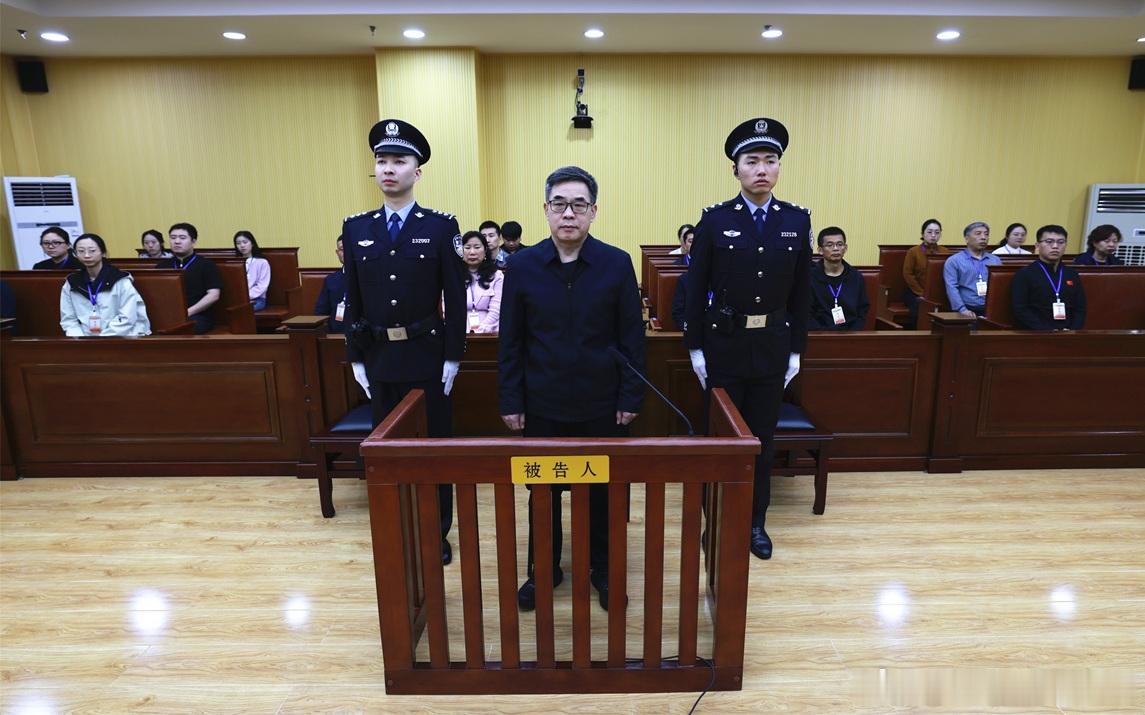 【中化集团原副总经理冯志斌一审获刑19年】2026年9月21日，黑龙江省大庆市中级人民法院一审公开宣判中国中化集团有限公司原党组成员、副总经理冯志斌受贿、利用影响力受贿、国有公司人员滥用职权案，对被告人冯志斌以受贿罪判处有期徒刑十四年，并处罚金人民币六百万元，以利用影响力受贿罪判处有期徒 ​