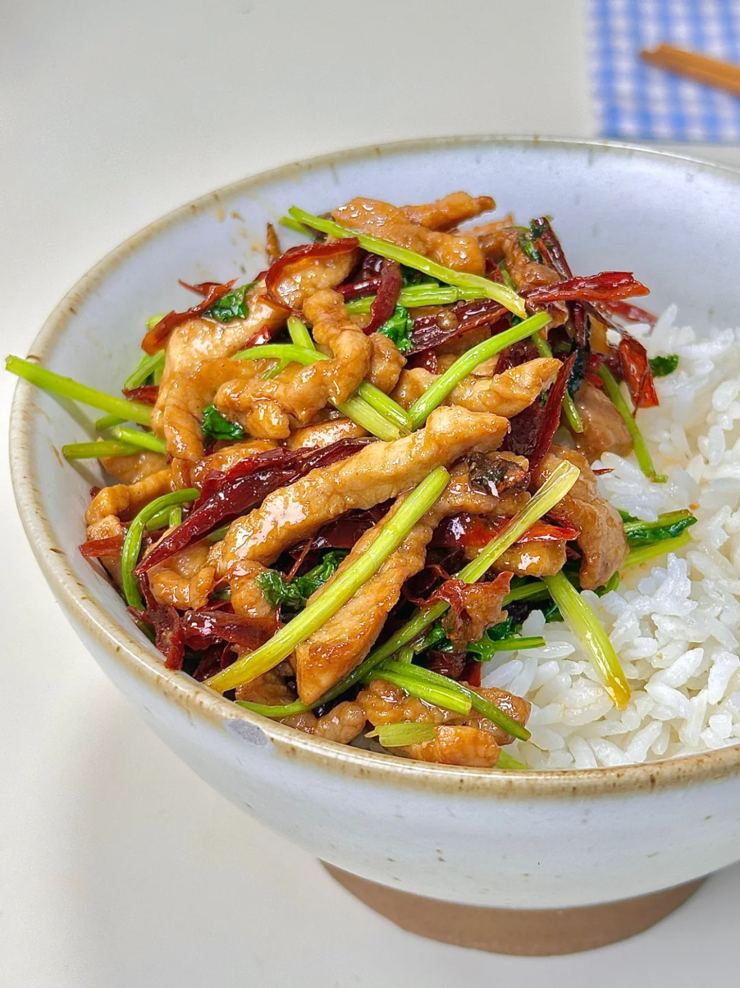 香辣肉丝盖饭🥢好吃到舔盘