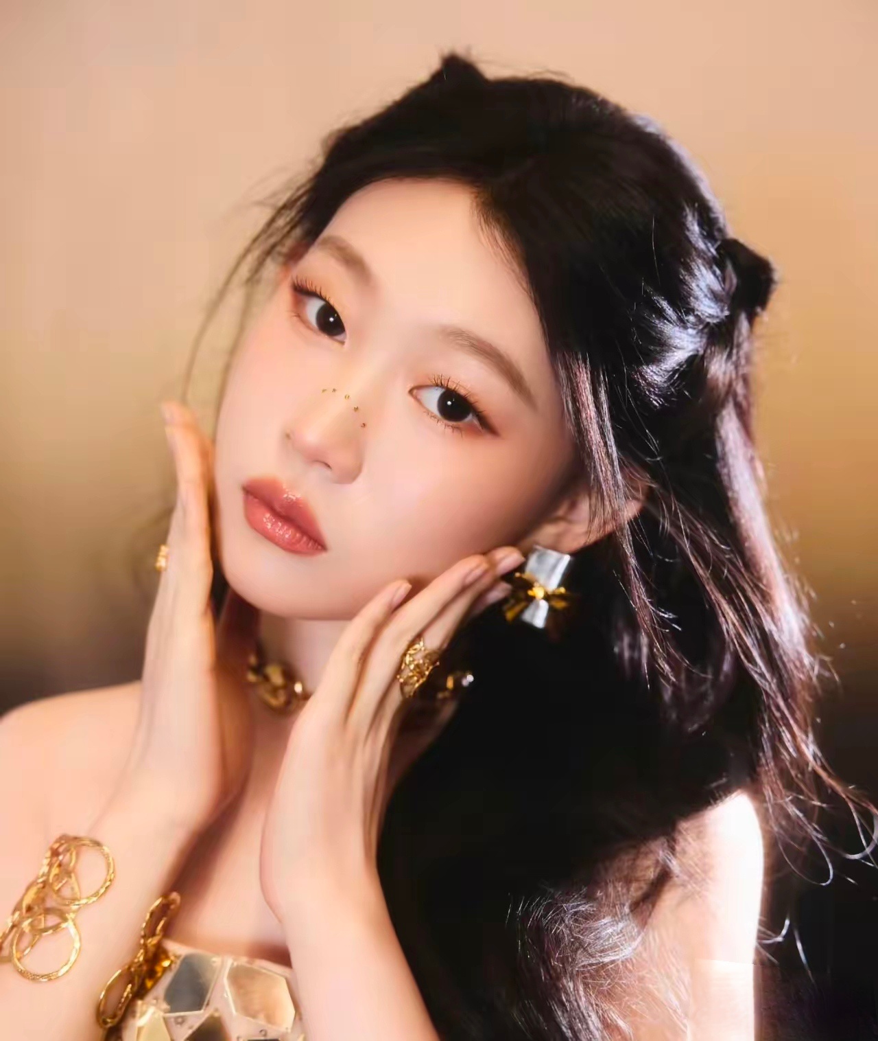 小沈阳在披荆斩棘圈粉无数，
女儿沈佳润的好日子估计又要来了，
有个有能力的老爸，走到哪都会吃香的。
​最近看小沈阳在披荆斩棘上因为会做饭，好评如潮，大家都夸他是好老公，好爸爸。
​说实在的，之前小沈阳都是不温不火的状态了，这一上披荆斩棘又大火了，圈粉无数。
​小沈阳这一火不要紧，他女 ​
