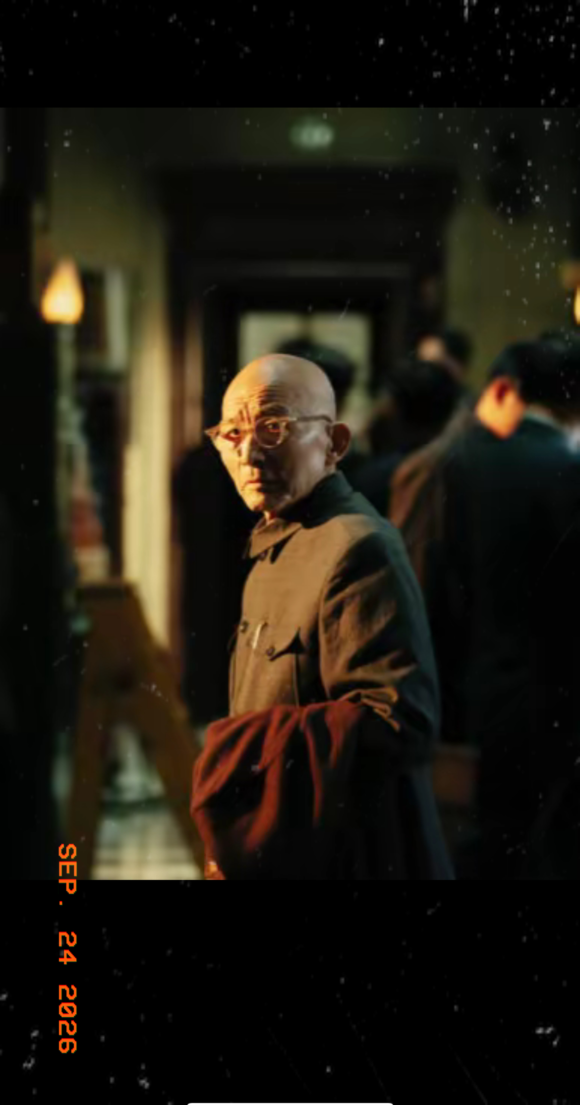 游本昌老爷子仙逝，
最难过的人不是他的儿女，
也不是他的影迷们，
我觉得最难过的人一定是胡歌，
那个在戏里戏外言传身教带着他成长的爷叔真正的走了。

在《繁花》游本昌是指点阿宝、保驾护航的爷叔；戏外，两人亦师亦友，成就了一段难得的演艺圈佳话。已经九十高龄的游本昌，拍戏从不含糊，陪胡歌对戏、搭氛围，默