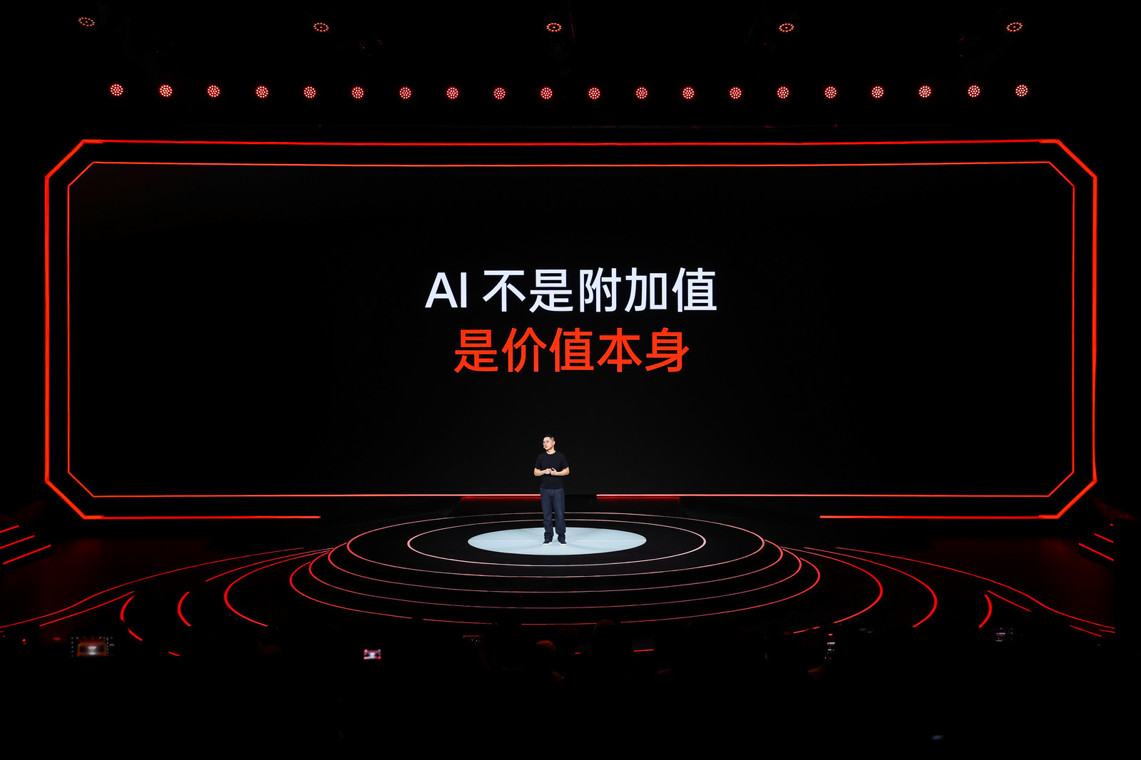 #阶跃百亿Token你想拿来做什么#很多人看到百亿Token，第一反应只是能无限AI聊天，但其实这组超大额度的真正价值，从来不在闲聊娱乐，而是彻底改变了我们使用手机、借助AI做事的方式。

Token是智能体Amoo执行长流程任务的底气，它代表着AI的思考上限、执行能力和任务承载力。百亿级超大额度，意味着智 ​