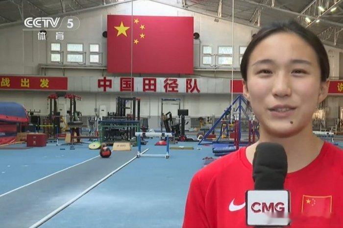 名古屋亚运会即将开幕，中国田径选手陈妤颉接受采访时谈到了亚运目标。

陈妤颉说道：“要给自己一个动力，希望靠近11秒05，参加的项目目标就是保三争一。

杭州亚运会我们也是女子4x100米的冠军，卫冕也是大家的目标，葛曼棋等老队员会给我传授经验，希望把每一场比赛都平衡好。

亚洲200米还是有很多 ​