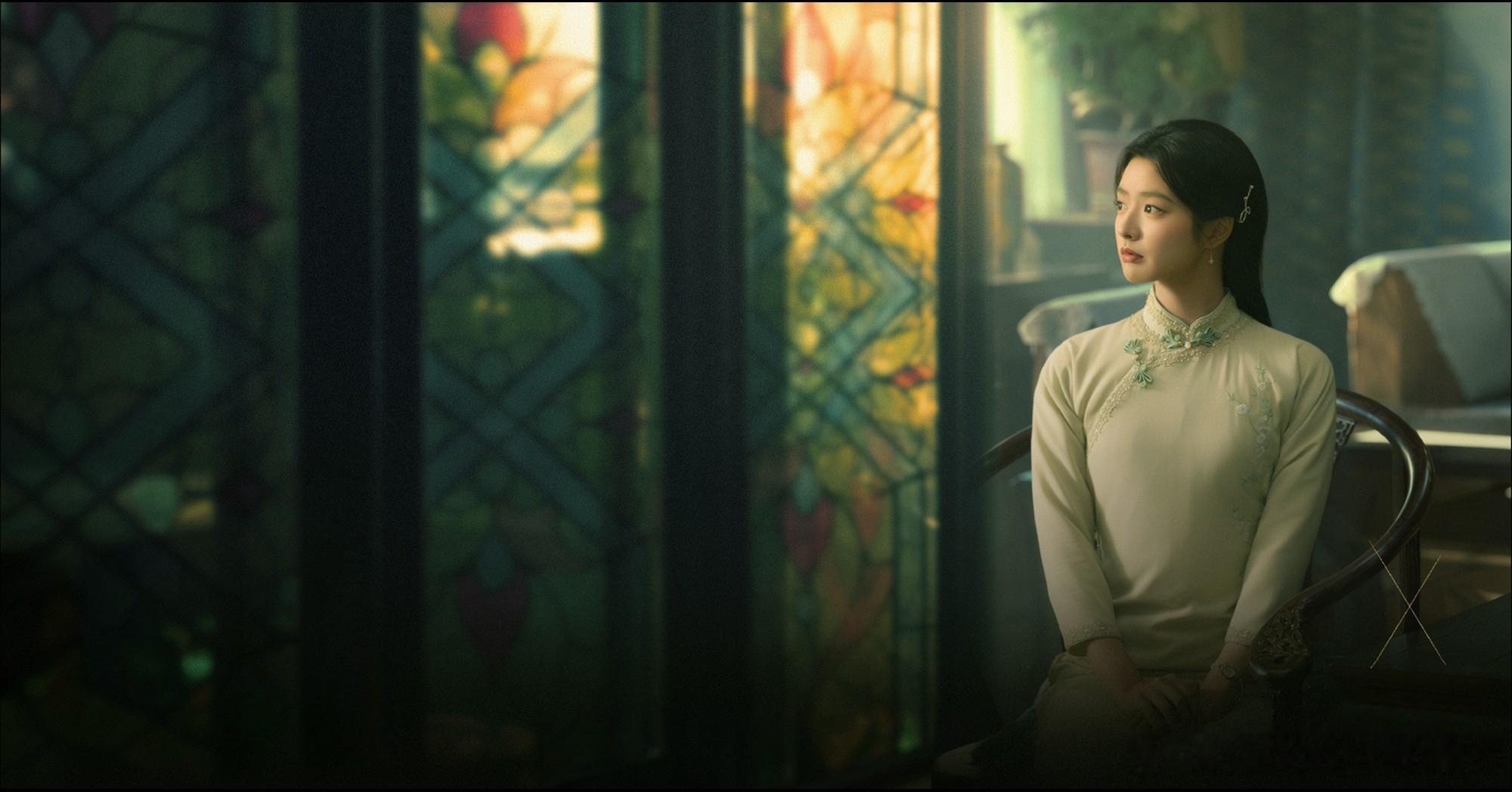 《玉簟秋》还没开播先炸了：丞磊一个"擦嘴"动作，话题阅读破亿，10月12日见

距离《玉簟秋》10月12日开播还有两天，这部民国剧已经先靠一个动作出圈了——车内吻戏结束后，丞磊抬手擦了一下嘴。#谁懂丞磊擦嘴这一下#、#丞磊徐若晗新剧车内吻# 两个话题同步登上热搜，话题阅读量破亿，相关微博单条转发 ​