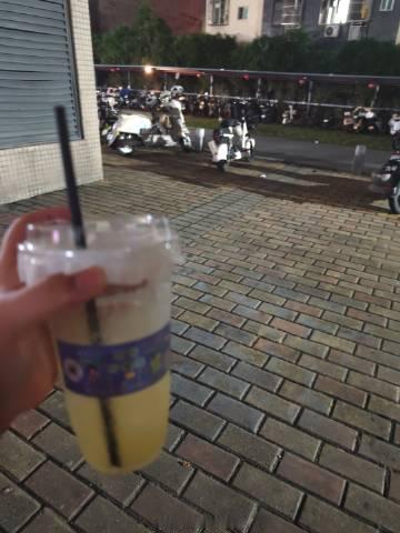 19年来新塘的时候住的第一个小区。没想到现在又住回来这个小区