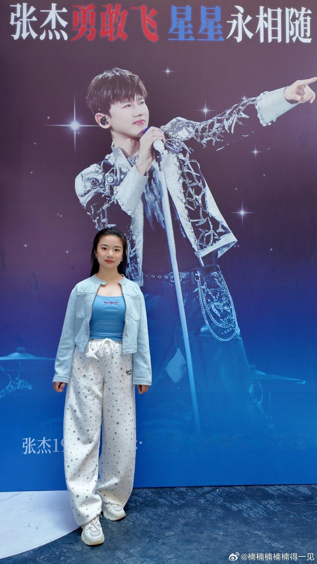 杰哥连唱三场轻轻松松，我一场演唱会看完得歇两天。
#张杰[超话]##张杰未live巡回演唱会# ​
