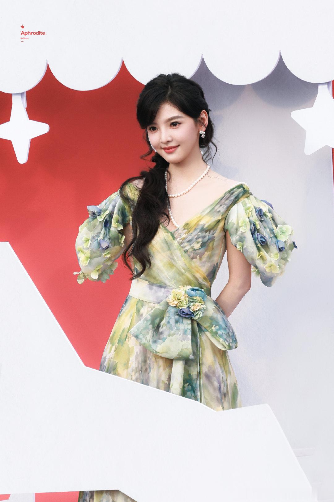 zrn#章若楠想把你和时间藏起来#  zrn#章若楠沈千盏# 

喜欢是毫无理由的护短和潜意识的偏爱”𝓛𝓲𝓴𝓲𝓷𝓰 𝓲𝓼 𝓰𝓻𝓸𝓾𝓷𝓭𝓵𝓮 𝓭𝓮𝓯𝓮𝓷𝓼𝓮 𝓪𝓷𝓭 𝓼𝓾𝓫𝓬𝓸𝓷𝓼𝓬𝓲𝓸𝓾𝓼

​