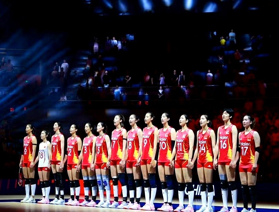 63分钟，三局比赛加起来只让对手拿了16分。

2026女排亚锦赛第一场，中国女排3比0拿下伊拉克。三局比分是25-4，还有两个25-6，场面一边倒。

教练组借机大轮换。首发庄宇珊和唐欣搭主攻，龚翔宇和王梦洁带队。

打到中途，吴梦洁伤愈上场找状态，唐欣还客串了接应。替补席的队员挨个上去出了汗。