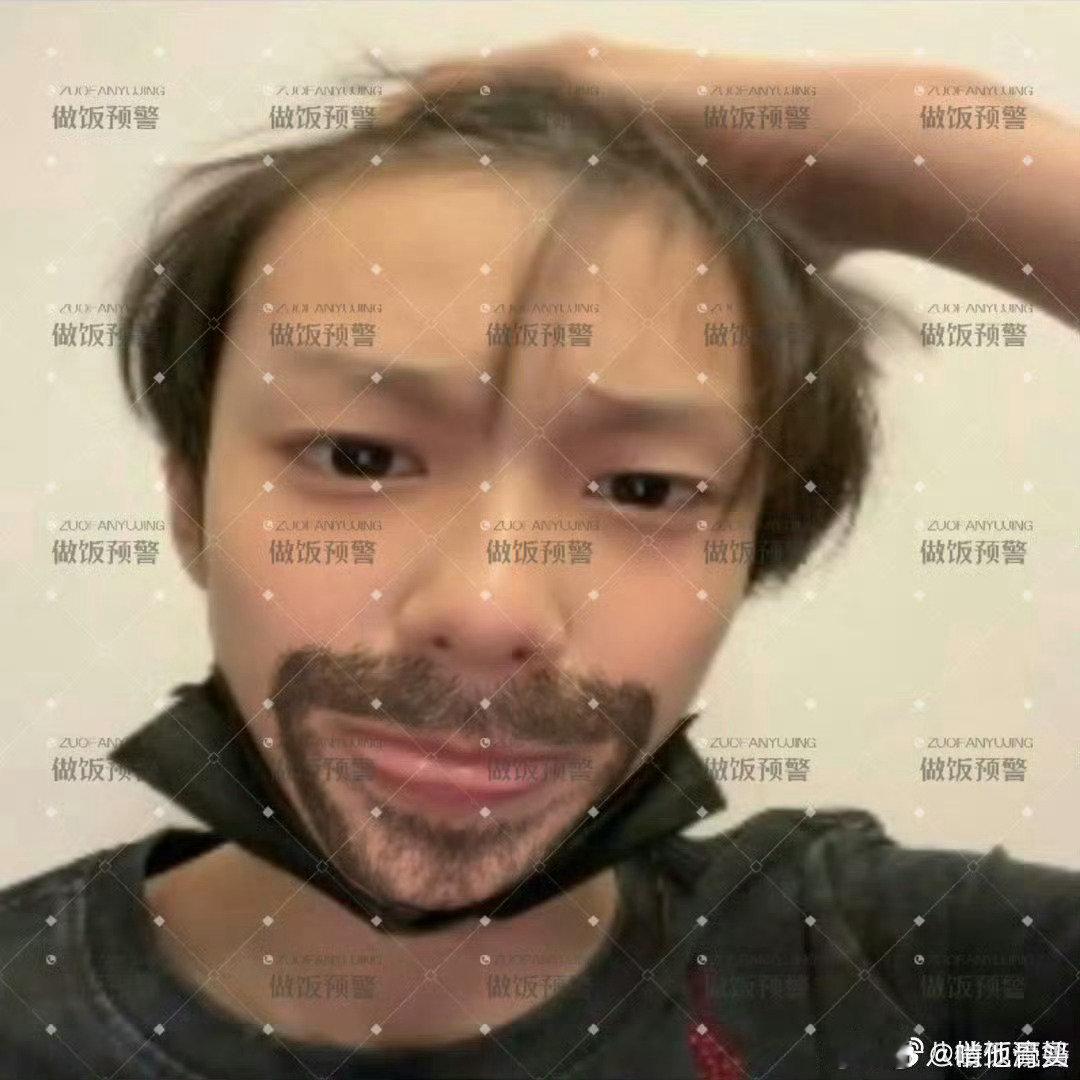 拎着二手苹果机蹭卡玩抓手指随机得吃了一个妹子坐地铁回家的我老公 ​