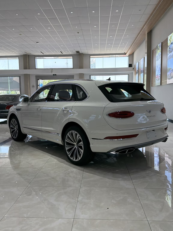 200万就能题全新宾利添越！中规！现车