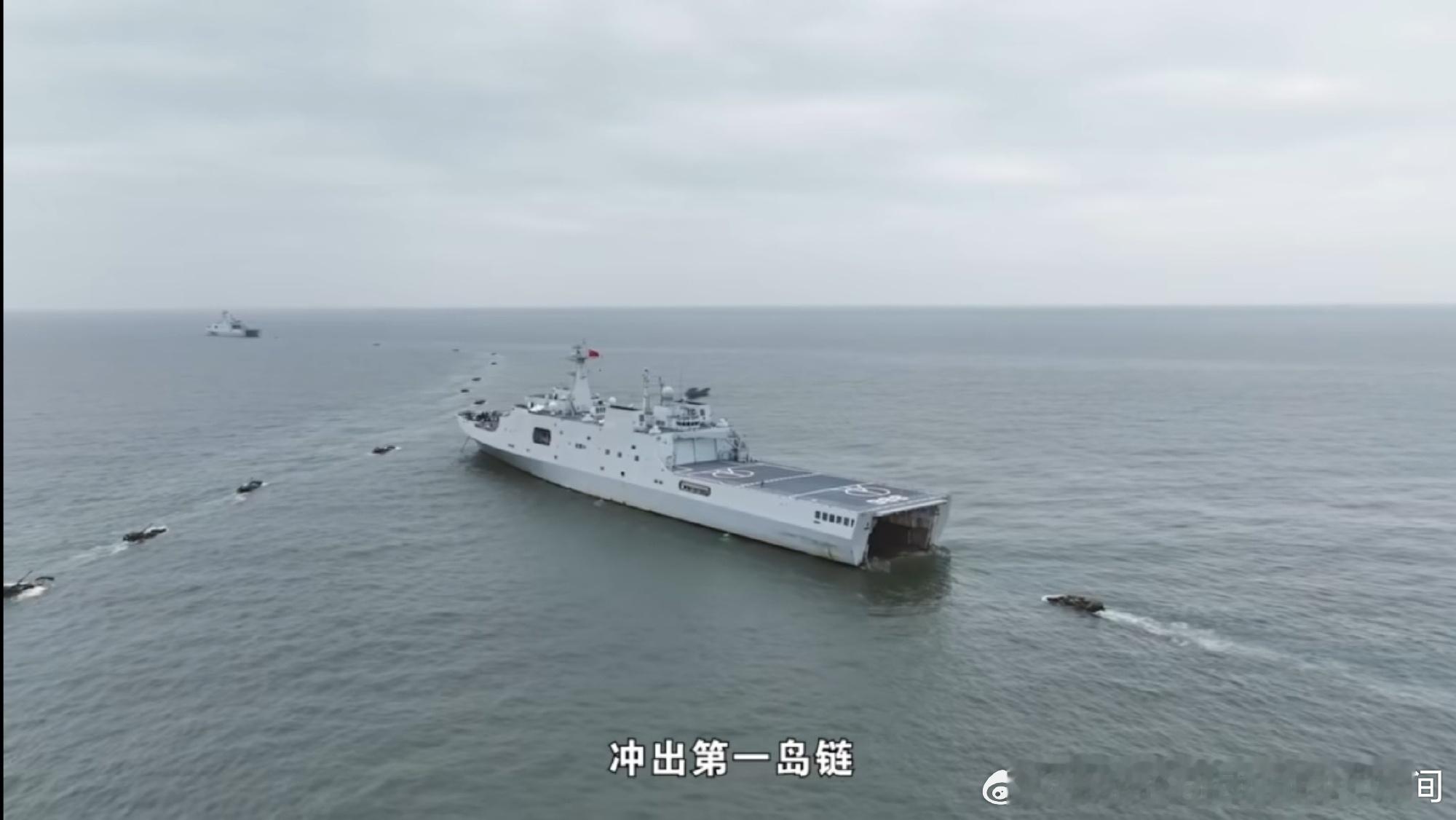 第72集团军某旅“黄草岭英雄连”的两栖战车在台东泛水，美日台监视力量选择装死，几座岛内的新闻报都不报。
台东泛水，当然是要全岛四面八方登陆，这个姑且不论，两栖部队冲出第一岛链，是为了你日本就不想想？如常运转｜正常運転——对吧？
PS：黄草岭英雄连，即抗美援朝时期中国人民志愿军第42军第12 ​