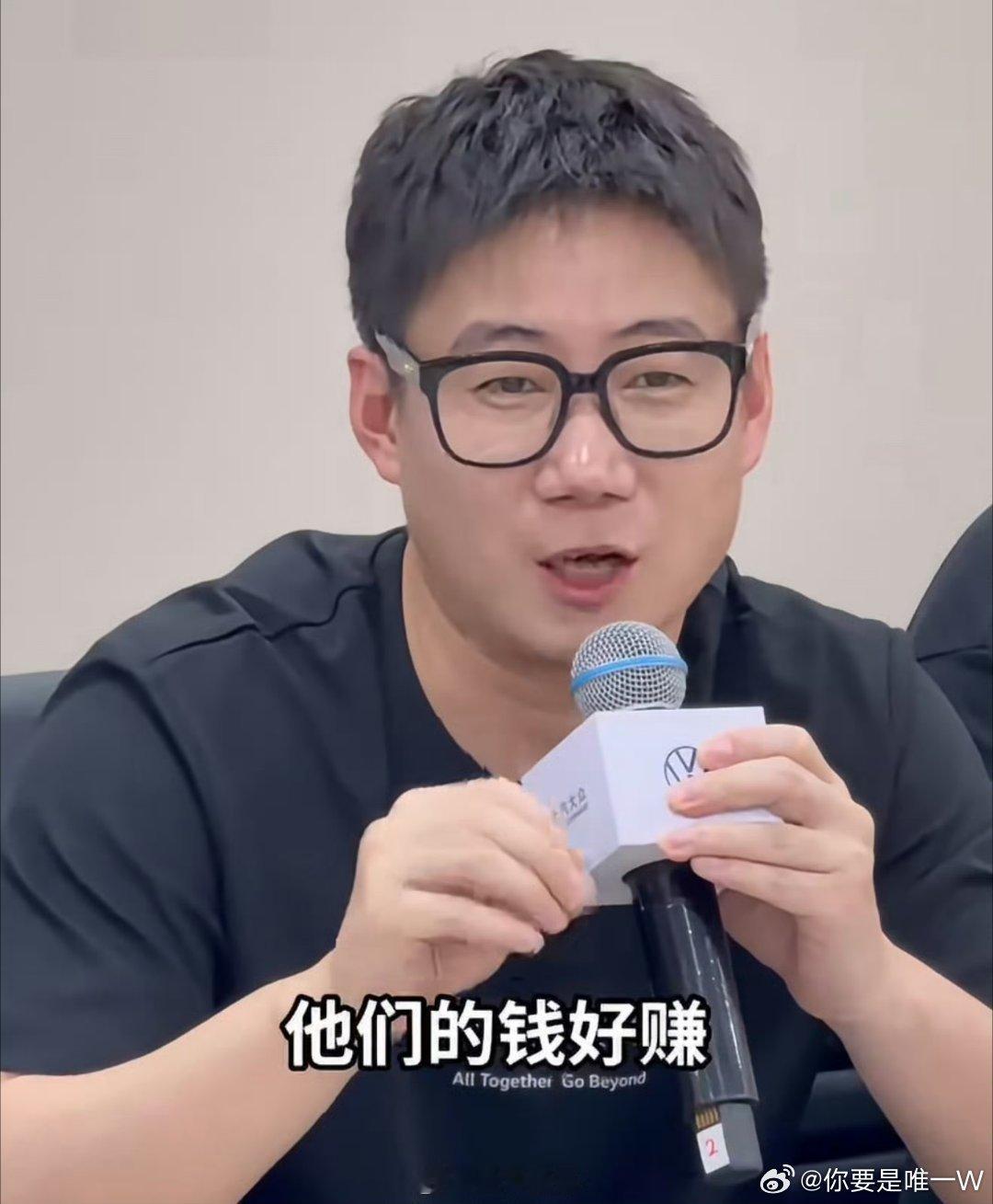 #大众高管喊话理想入场10万级家轿##大众高管谈理想不做20万以下汽车#，理想依靠高端路线站稳脚跟，大众高管点出利润因素，但是品牌调性也是不可忽略的关键点。 ​