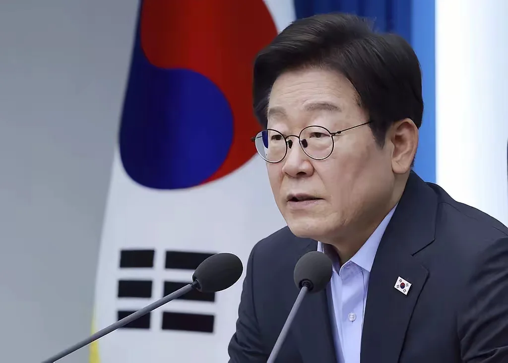 李在明北京下跪？三星会长随行求合作，韩总