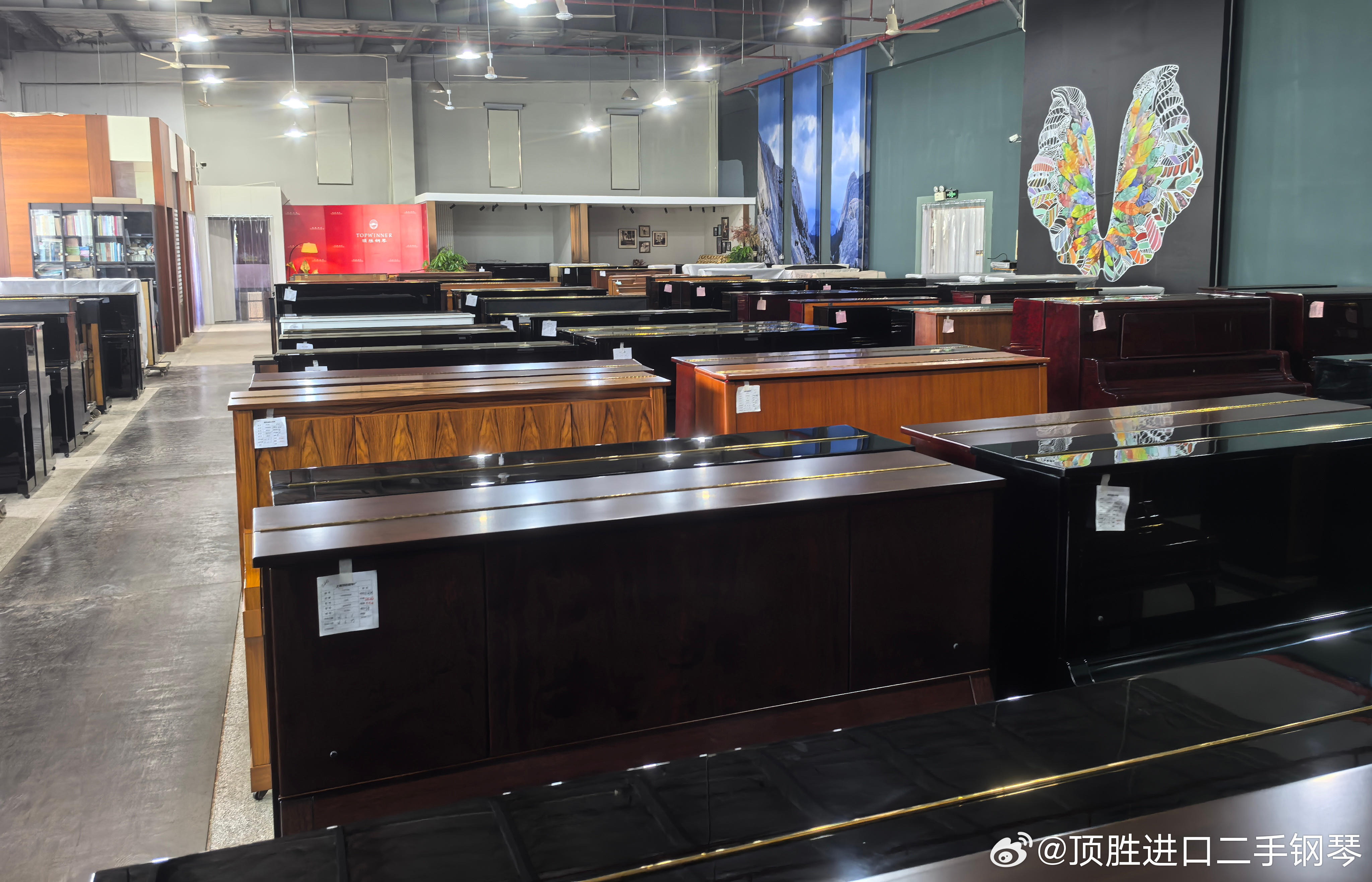 开学购琴不踩坑！日系二手钢琴分层预算选购清单
开学选琴不用盲目跟风，按预算分层挑日本二手钢琴，性价比远超新琴。
很多家长和初学爱好者开学买琴都纠结：预算有限，想要音色稳、耐用、适配考级，新琴溢价高，杂牌琴隐患多。其实经过专业精整调试的日本二手钢琴，是入门练琴的最优解，也是多数家庭的 ​