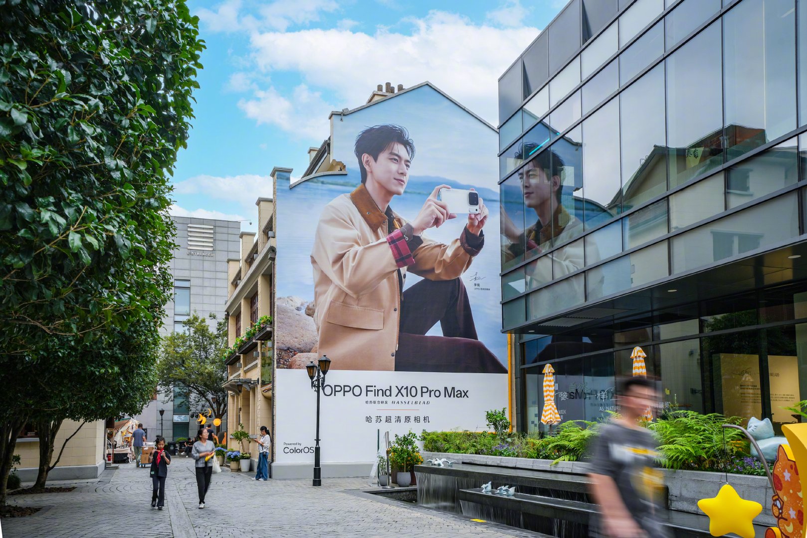 OPPO 首席影像家 的全国精选机位已上线。
这个假期，带上#OPPO Find X10#系列，哈苏超清原相机一起去旅行，去街头看看现哥在拍什么吧。
#OPPO原相机发力了##OPPO旅拍神器# ​
