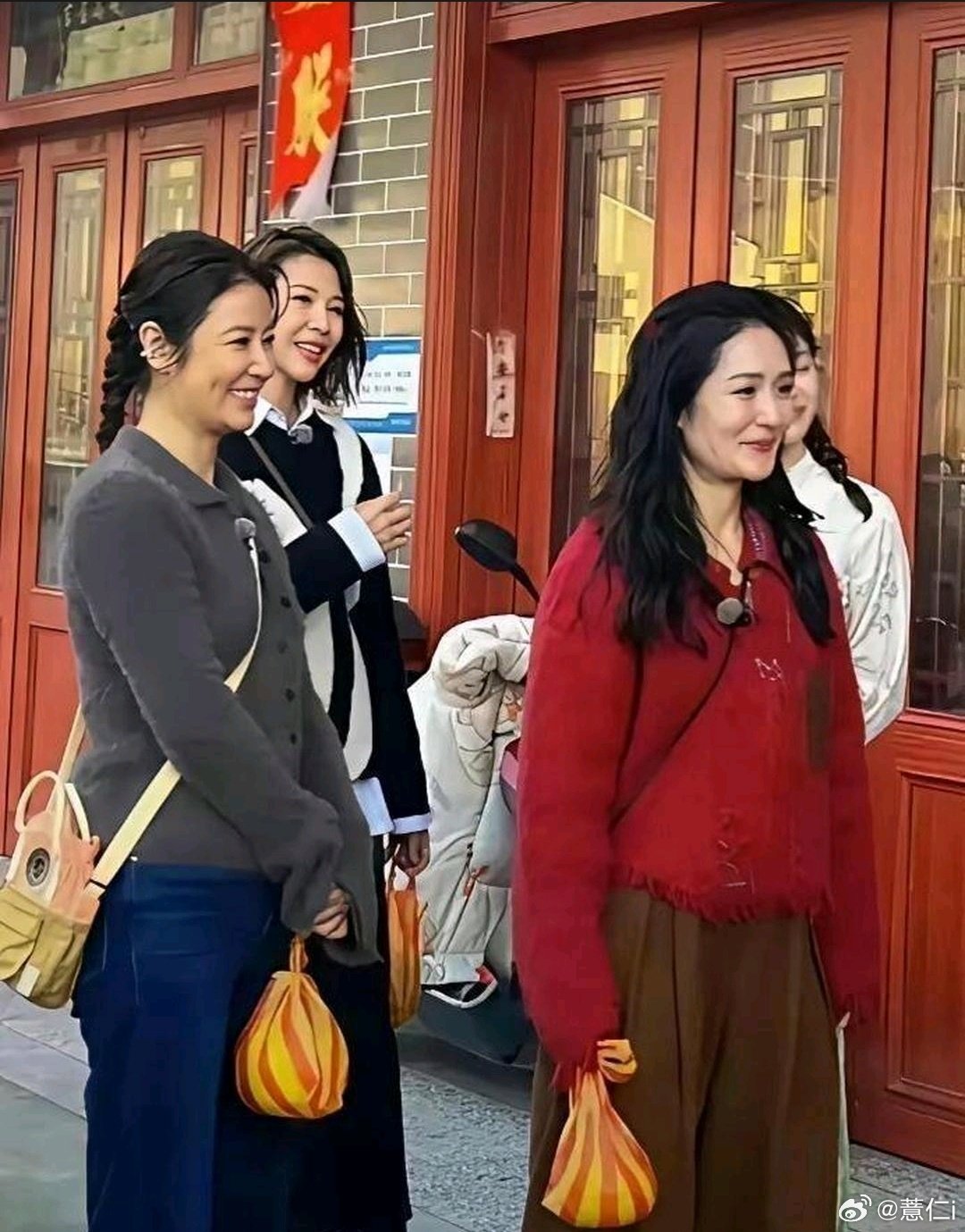 没有美颜，蔡少芬居然是最漂亮的！冻龄女神也不冻龄了 ​