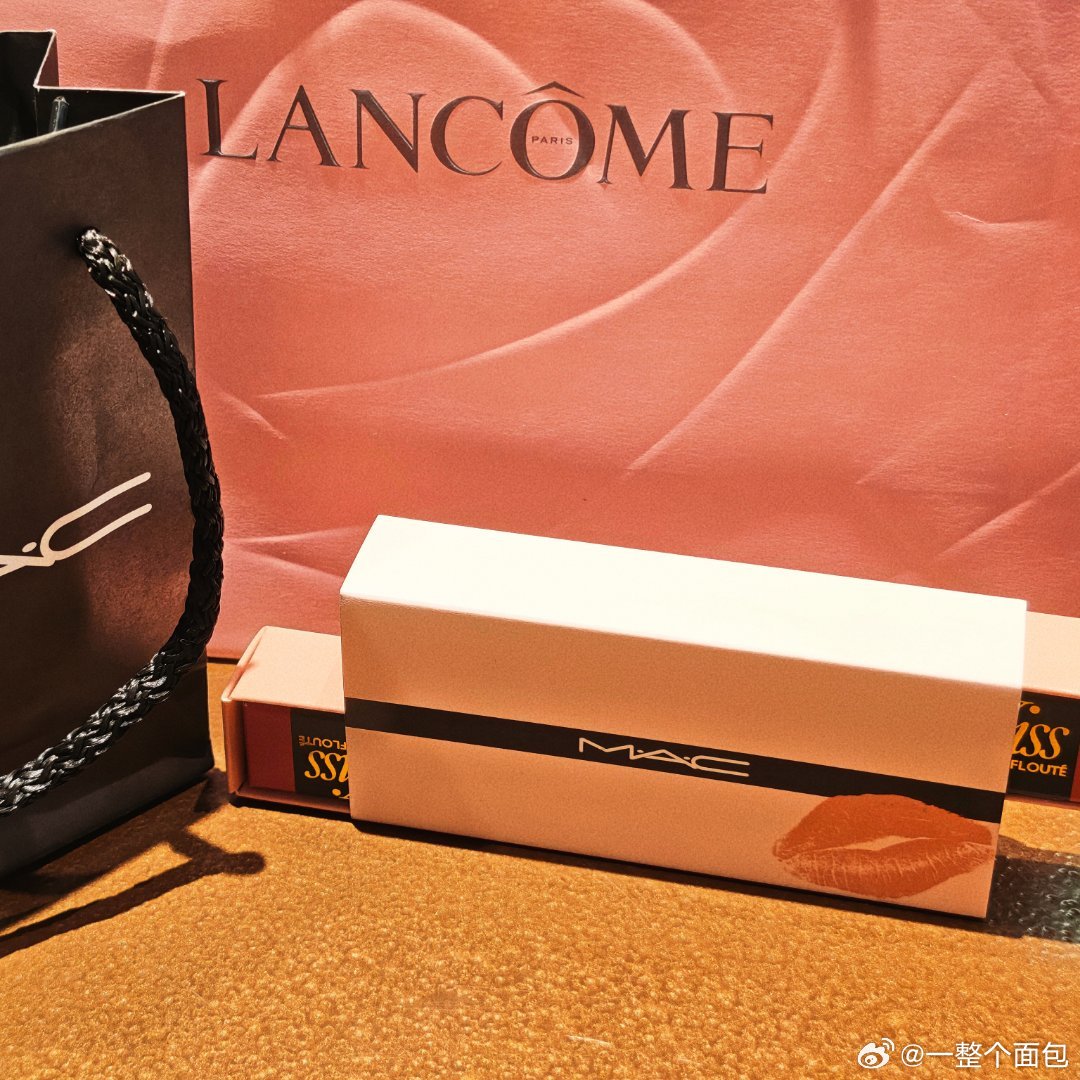 终于结束了一周留守儿童生活
收到了来自出差人士的礼物🎁[园丁]🧸 ​
