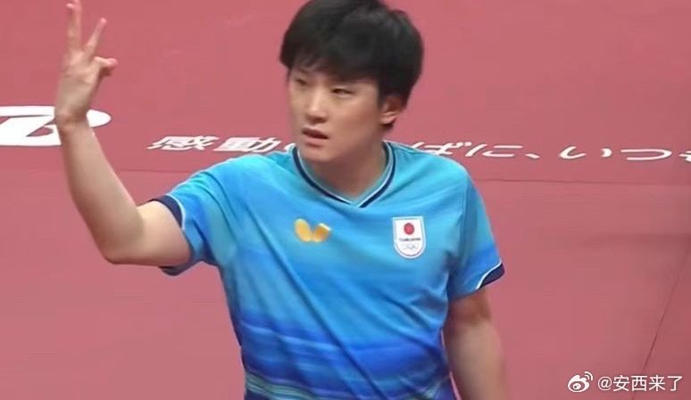 #周启豪3比0张本智和#
周启豪3比0战胜张本智和，干得漂亮！ ​
