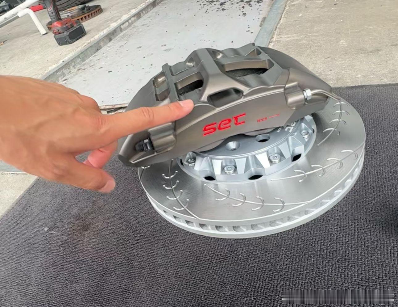 SET RX4竞技大四活塞
SET RX6竞技六活塞
代表德国运动车型和代表国产运动车型
高尔夫与领克03 上车
走街 跑山 赛道一步到位
#改装车 ##汽车改装升级 ##赛特制动##高尔夫gti##领克03# ​