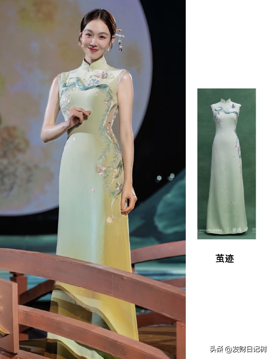 我开始有点理解宋丹丹了，
姜妍这么完美的女人，谁不喜欢啊？
不仅是因为她漂亮，更重要的是她温柔贤惠，大方得体！

说实话，我真的被央视中秋晚会上的姜妍惊到了！

淡绿色旗袍，搭配温柔盘发，再一笑起来，真的绝了，直接美的不可方物！

以前只知道她做饭好吃，没想到打扮起来竟然也这么美，唱歌也这么好听！