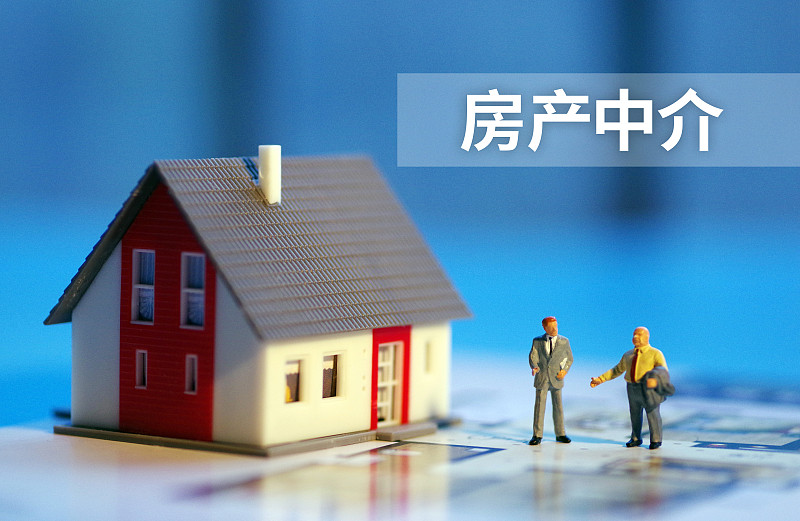 社保缴费踩刹车，灵活就业者收益真的明显吗
 
不少灵活就业者最近发现，社保缴费基数的上涨节奏慢了下来，还有人因为收入波动，选择降档、暂缓、甚至暂停缴费。
 
有人拍手叫好：压力终于松口气，能省下一大笔钱；
也有人忧心忡忡：现在少交钱，到老会不会吃大亏？
 
社保缴费踩下刹车，到底是减负红利，还是未来