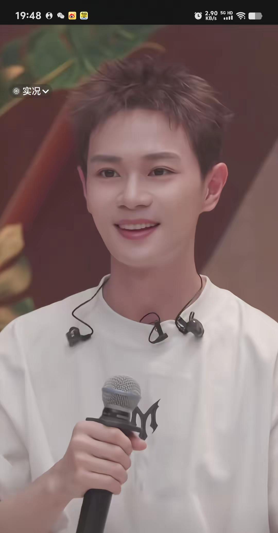 曹骏新发型也太酷了吧，头发剪短更帅了。