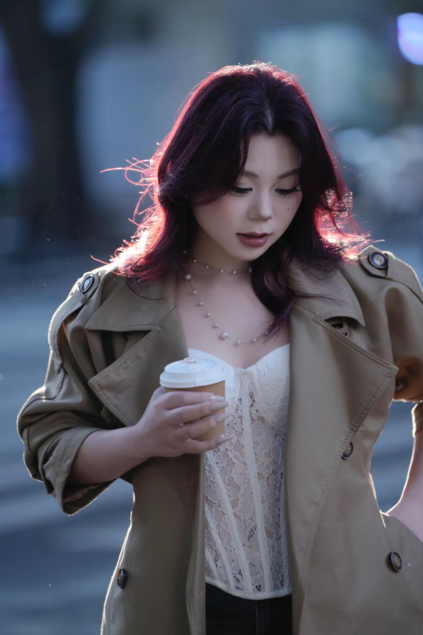 老街，咖啡，时尚女郎的故事