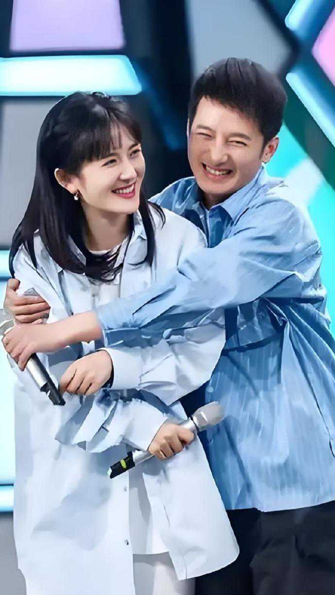 年度爆笑名场面！三位喜剧人凭“好友变粉丝”的乌龙事件，稳坐开年笑点天花...